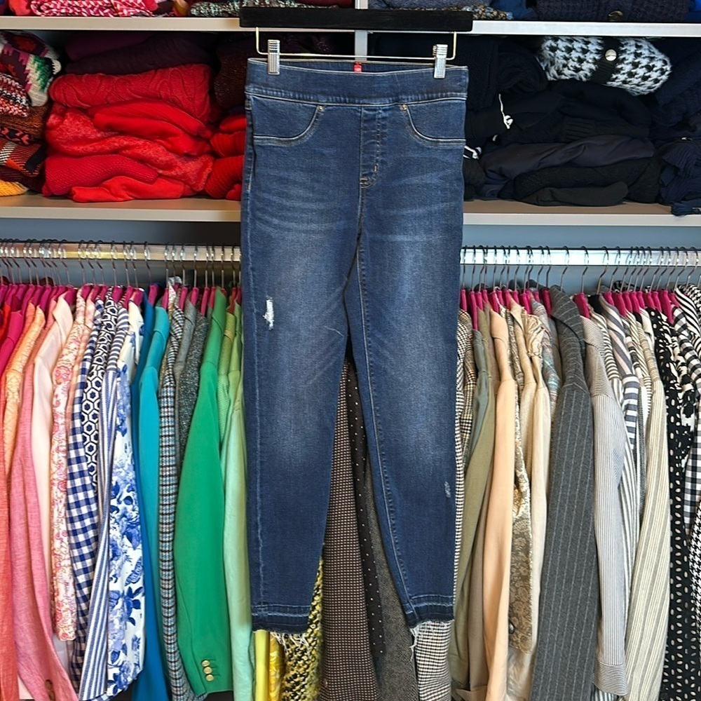 Spanx skinny distressed raw hem pull on skinny blue jeans size SP